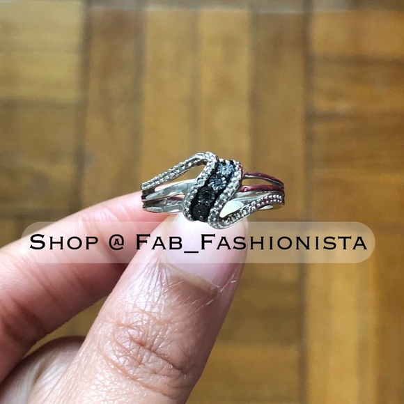 Black & White Diamond Promise Ring in Sterling Silver Size 6.75 - Picture 1 of 6